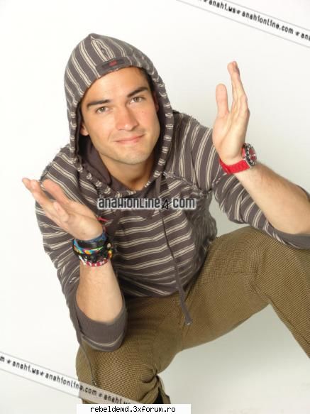 Alfonso Herrera - Dulcika - Foto