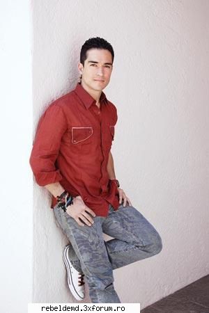 Alfonso Herrera - Dulcika - Foto